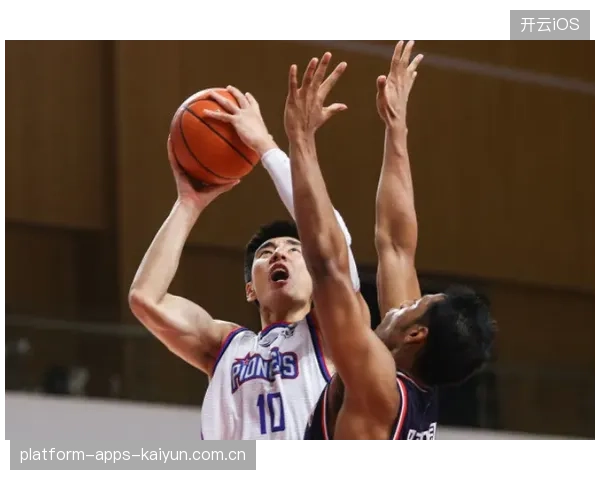 CBA天津乱战中底角起手三分命中霸气十足